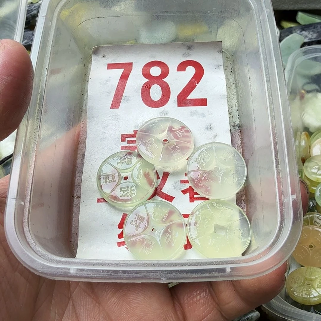 蛇纹石玉未镶嵌挂坠