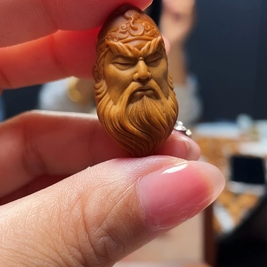 橄榄核是由一个小