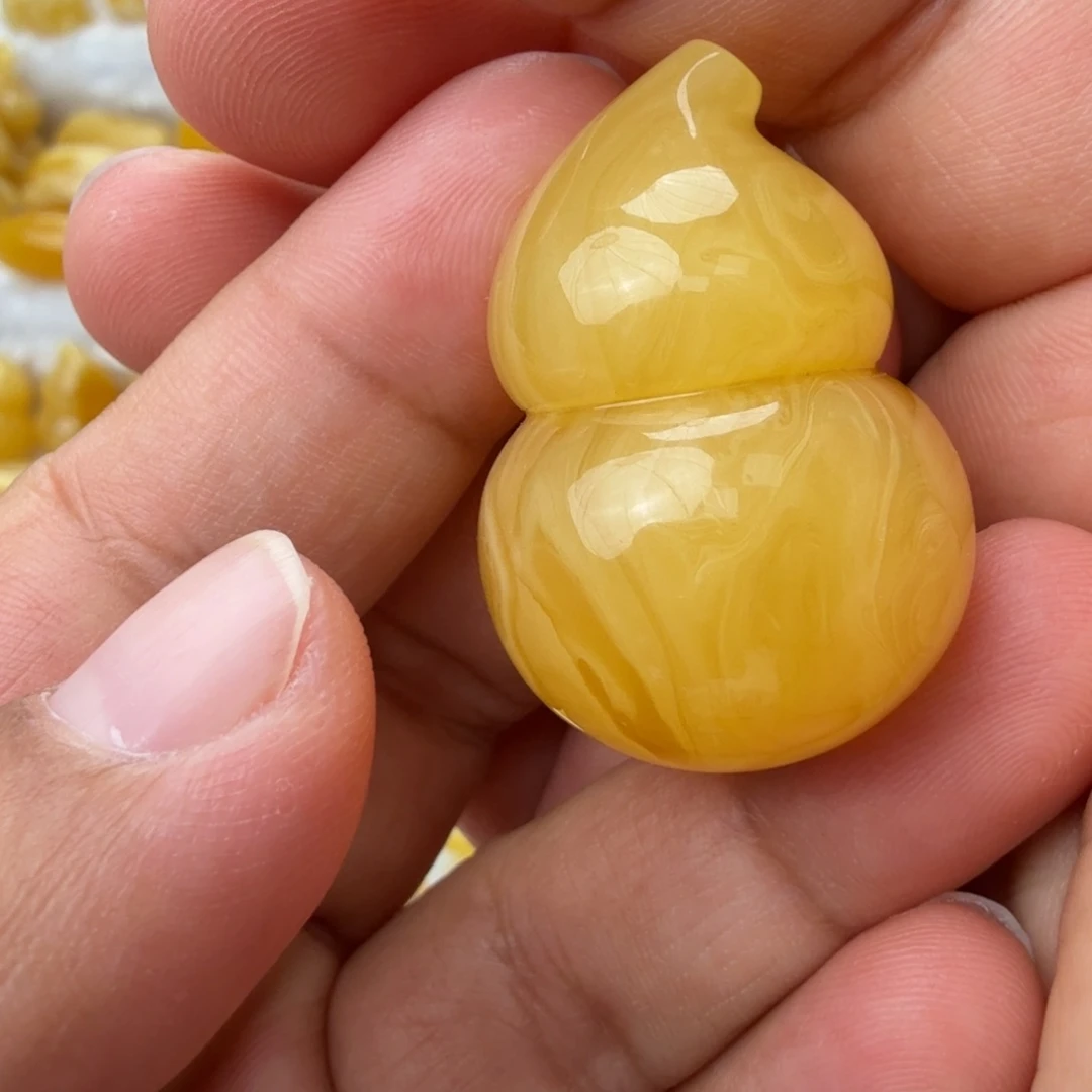 未镶嵌琥珀珠宝奇石九*c