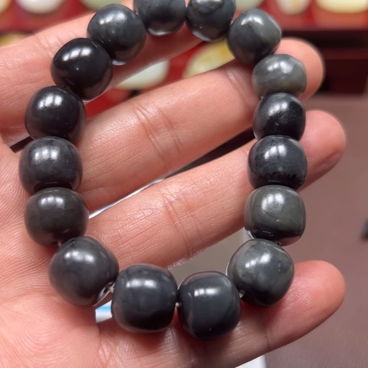 徽***月和田玉未镶嵌颈饰