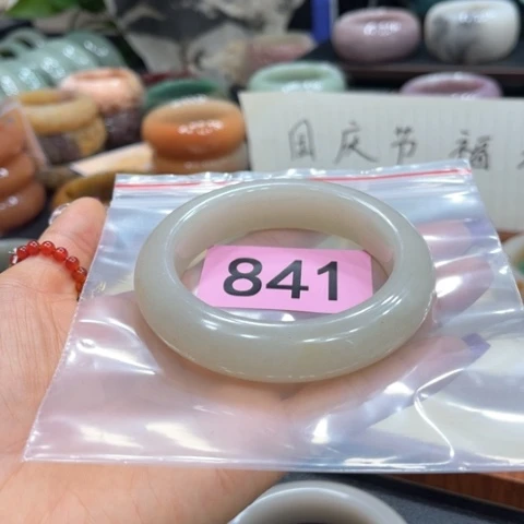 未镶嵌手镯石英质玉