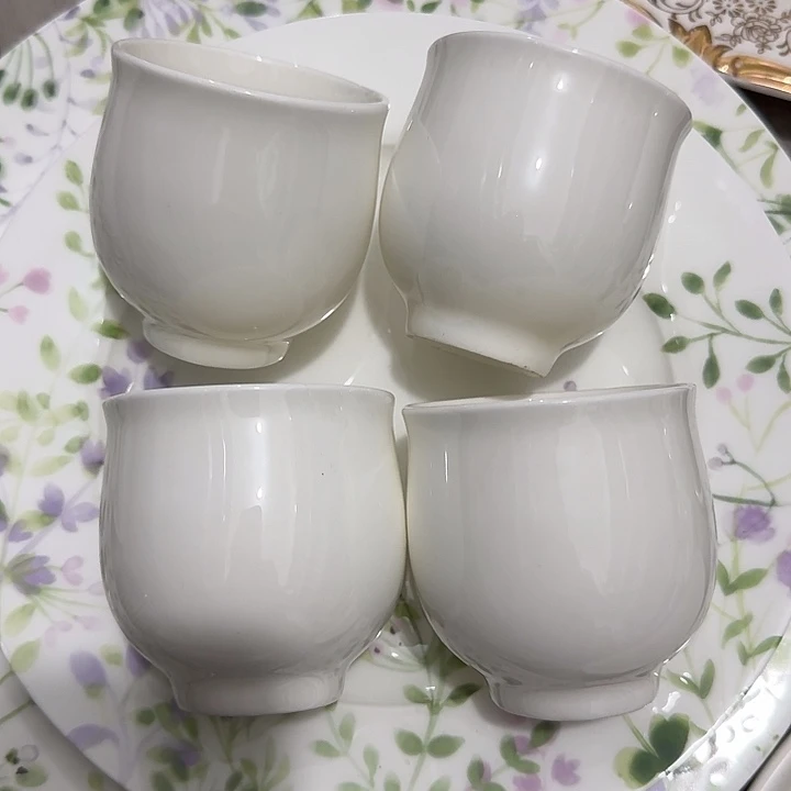微瑕骨瓷小茶杯四个