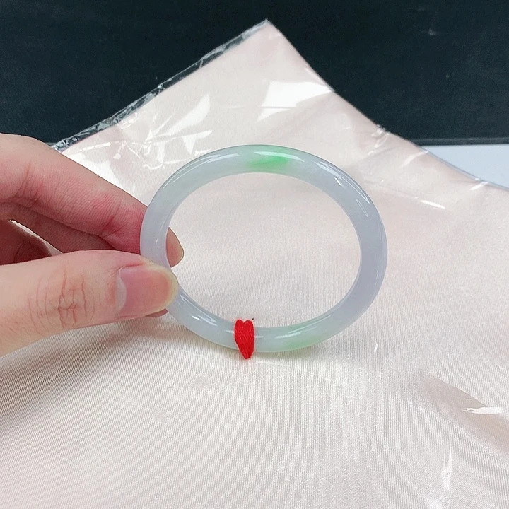 翡翠未镶嵌手镯圈51。04243