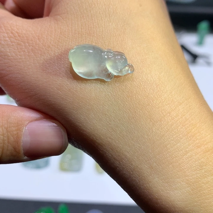 翡翠颈饰未镶嵌大象