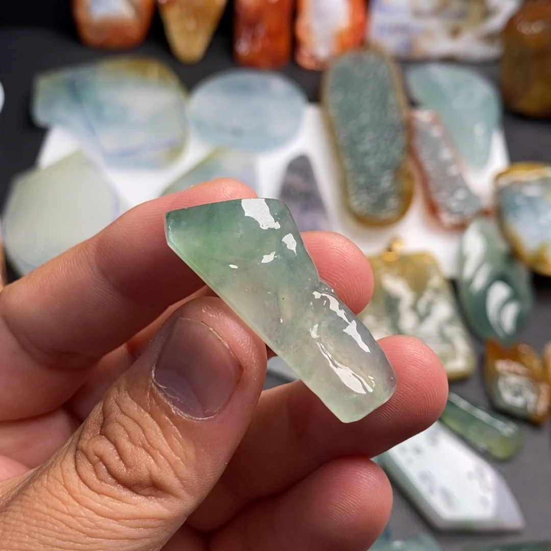 定制翡翠未镶嵌冰飘花随形