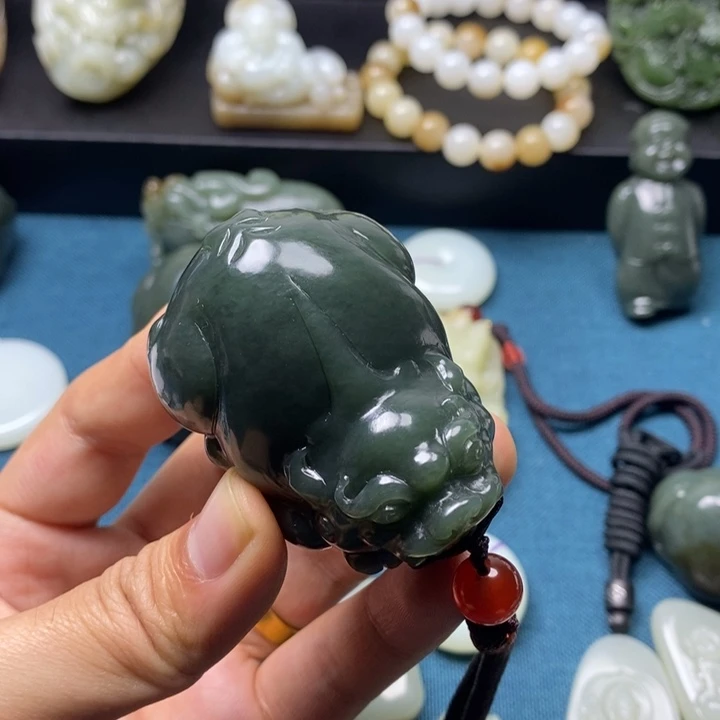 和田玉未镶嵌把件