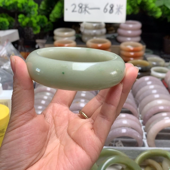 石英质玉（佘太翠）未镶嵌手镯64.5