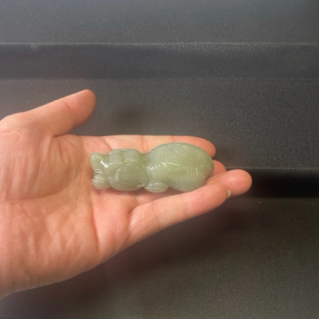 和田玉雕刻旺财小狗