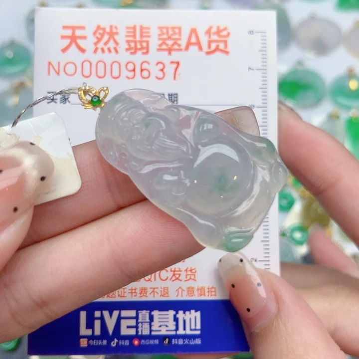 翡翠18K金镶嵌颈饰财神