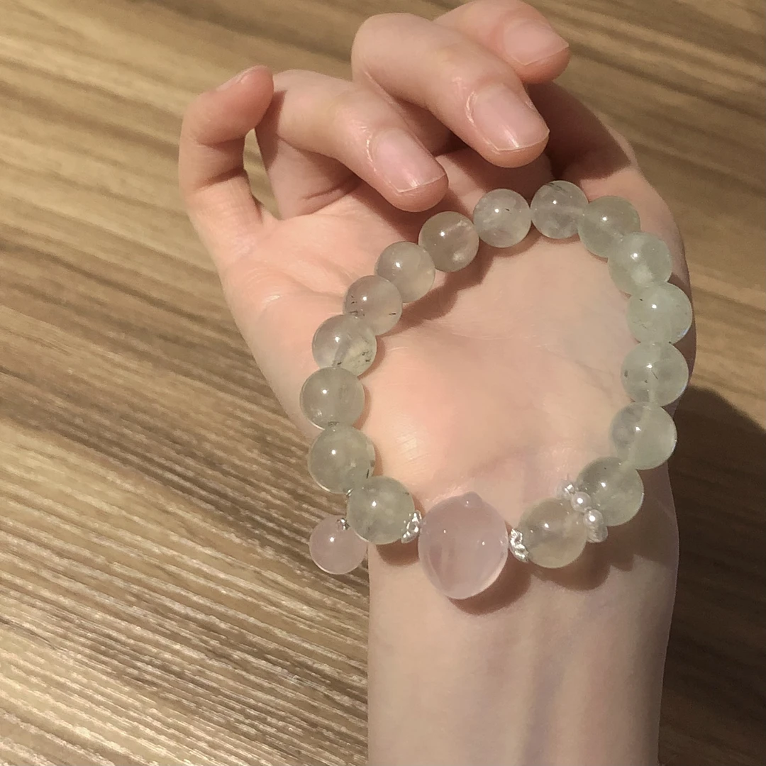 SG1695-［迎春兔］葡萄石粉水晶施华洛手串均有瑕色差