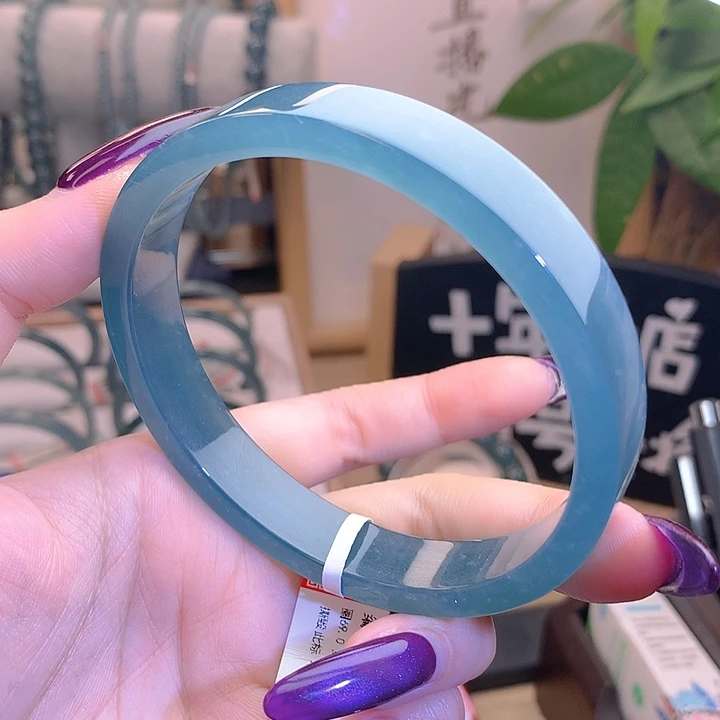 翡翠未镶嵌手镯68