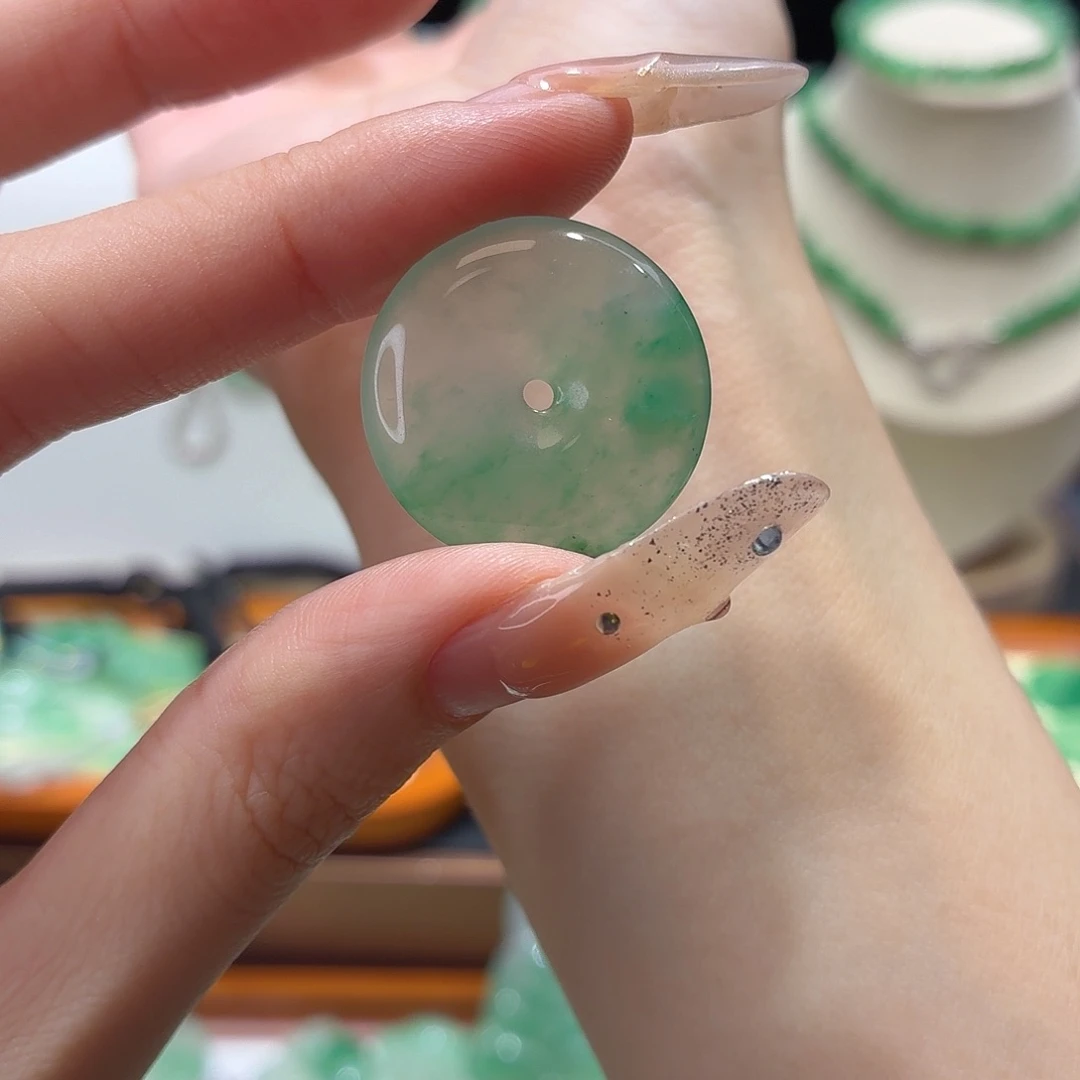 石英质玉未镶嵌颈饰