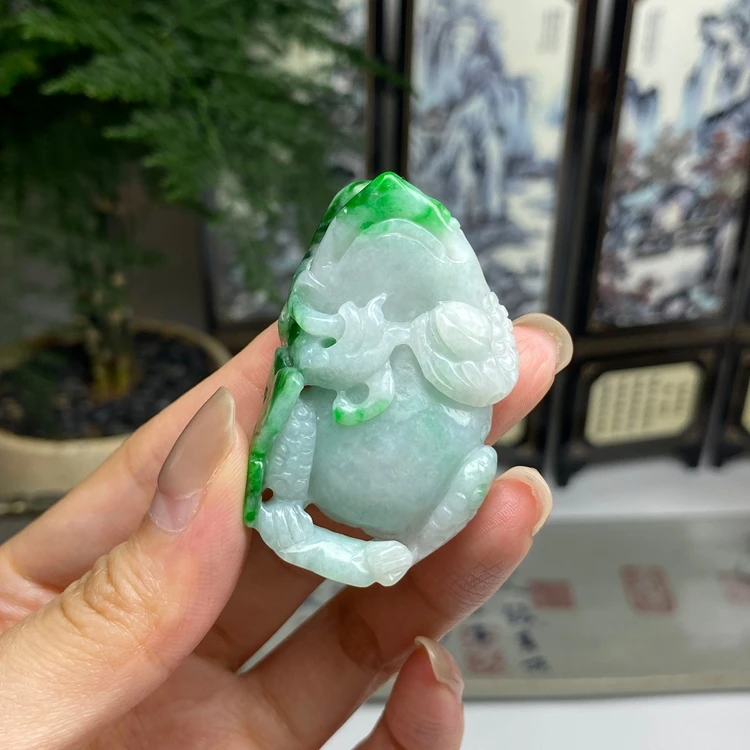 飘绿白底青呱呱来财挂件 天然翡翠A货