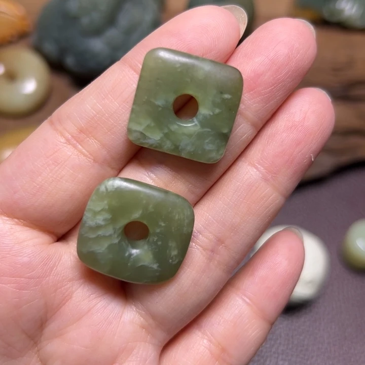 岫岩河磨玉（透闪石质玉）未镶嵌颈饰