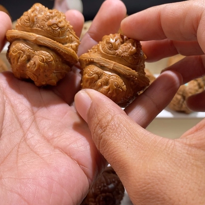 追***歌文玩核桃把件纯手工雕刻文玩核桃