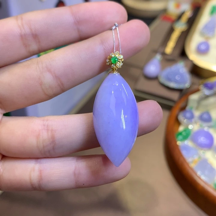 翡翠18K金镶嵌颈饰翡翠