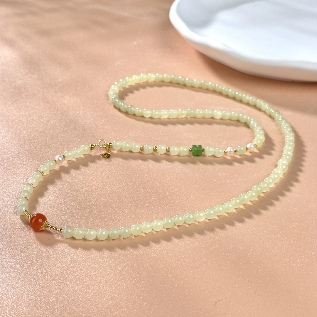 约6mm和田玉黄口搭南红项链