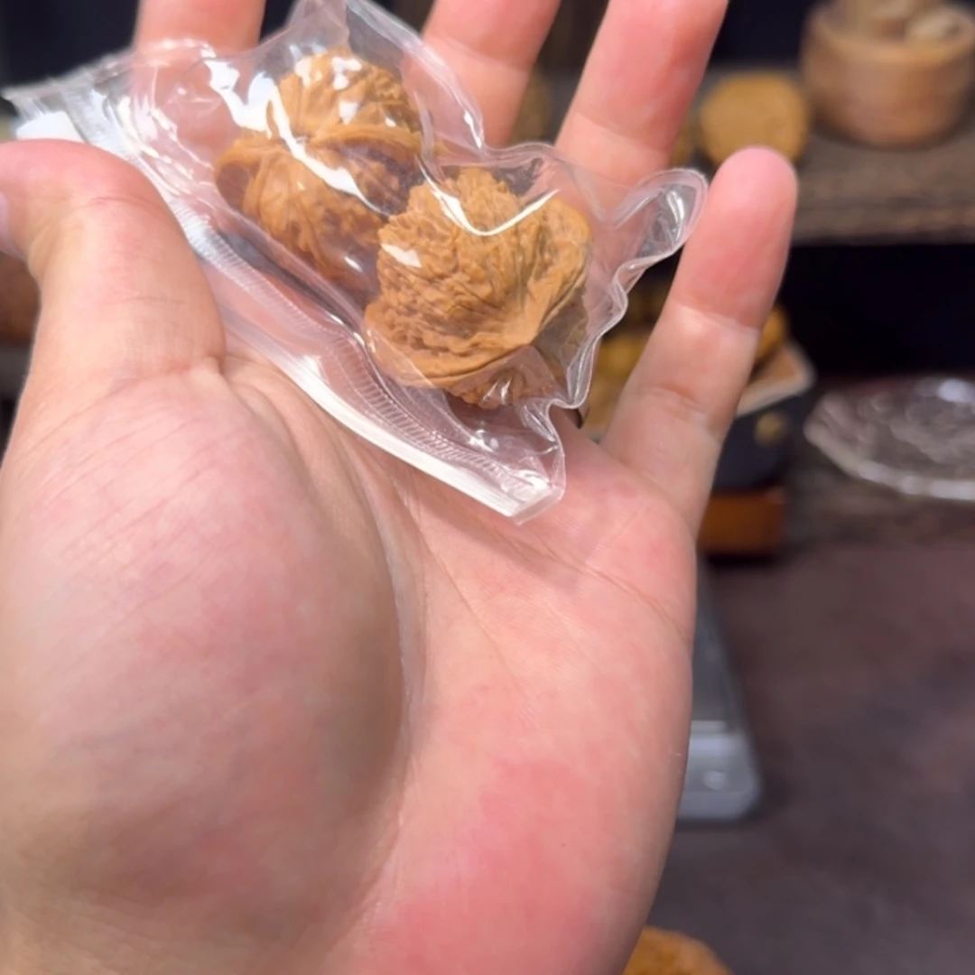 山***负文玩核桃把件全品龙珠