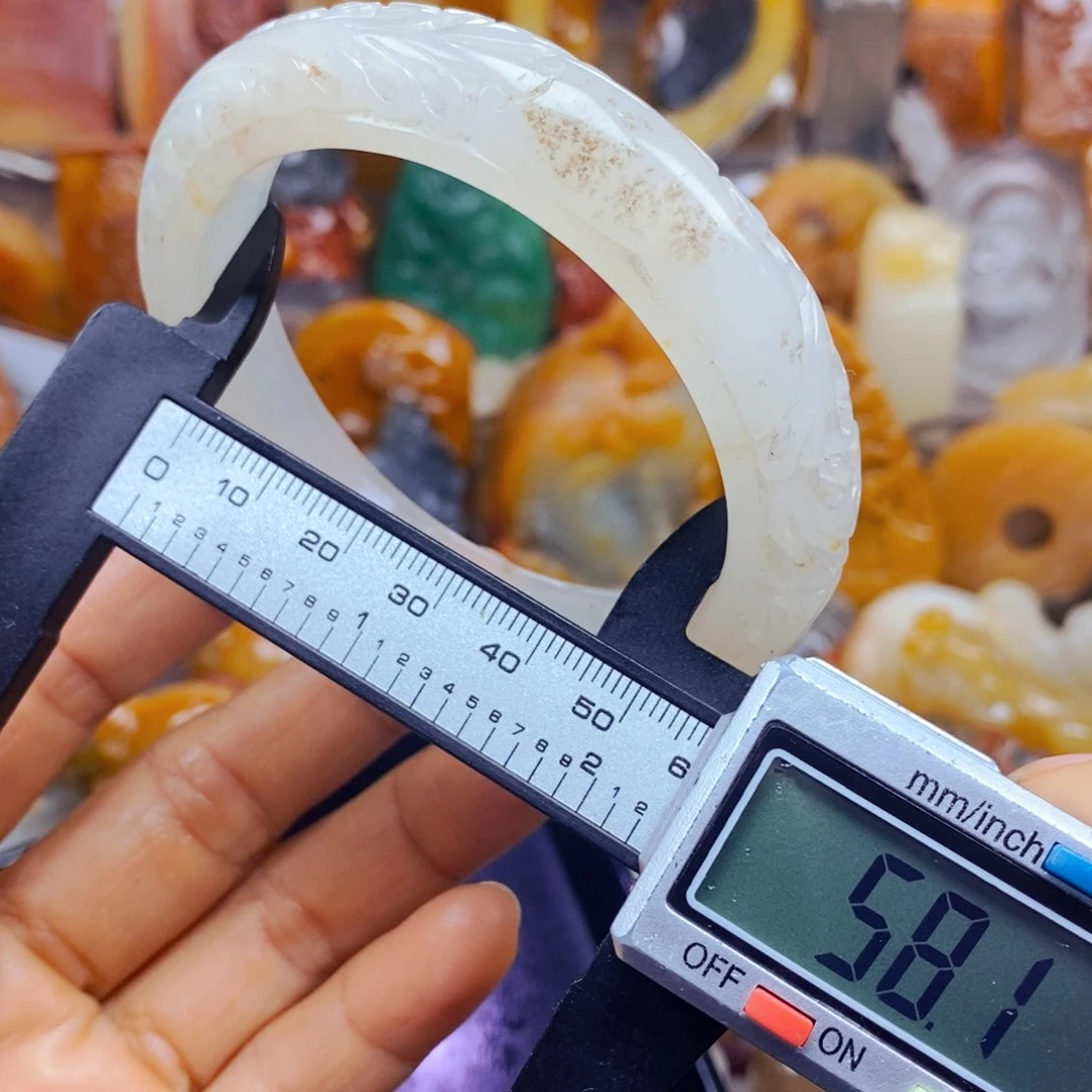 石英质玉（黄龙玉）未镶嵌颈饰