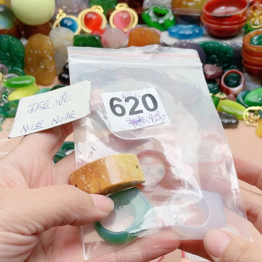 合金颈饰玛瑙/玉髓我***呆