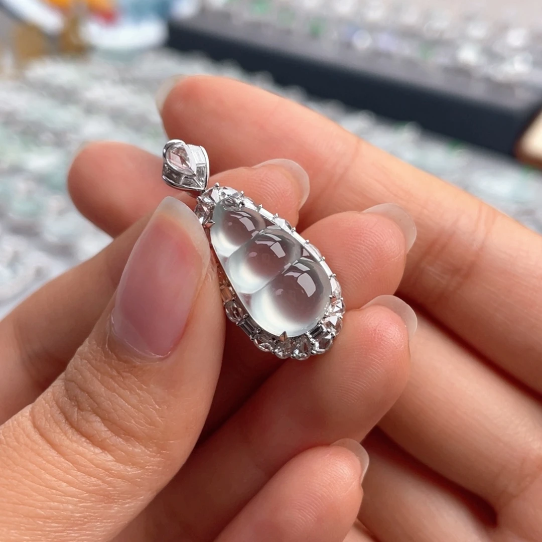 翡翠18K金镶嵌颈饰