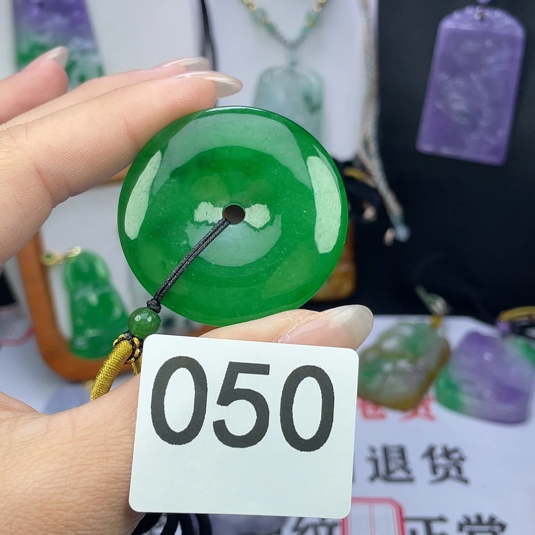 翡翠未镶嵌吊坠(赠链)