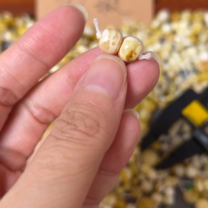 蜜蜡未镶嵌裸石8.1mm