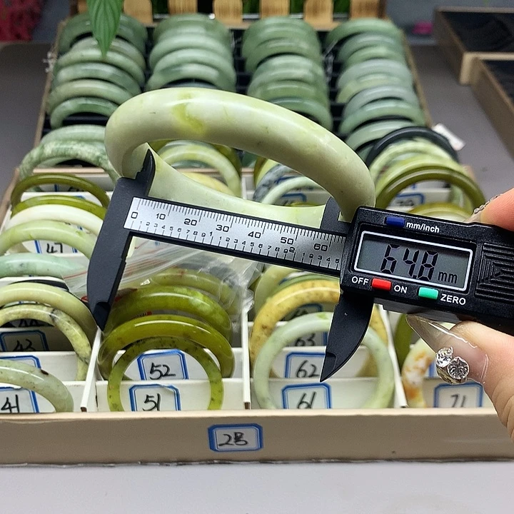 未镶嵌蛇纹石玉手镯57
