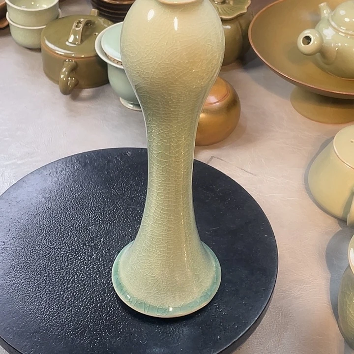 瓷杯子微瑕青绿釉瓶子