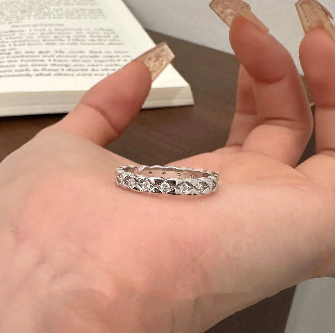 铜合金锆石戒指 D-83小众轻奢高级感菱格纹银色开口可调节戒指