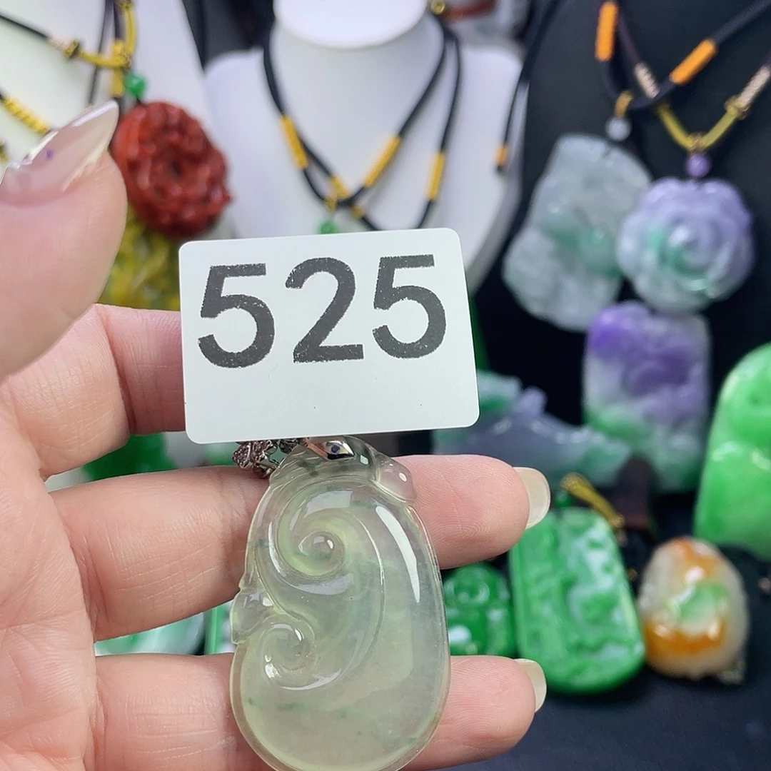 翡翠未镶嵌吊坠(赠链)