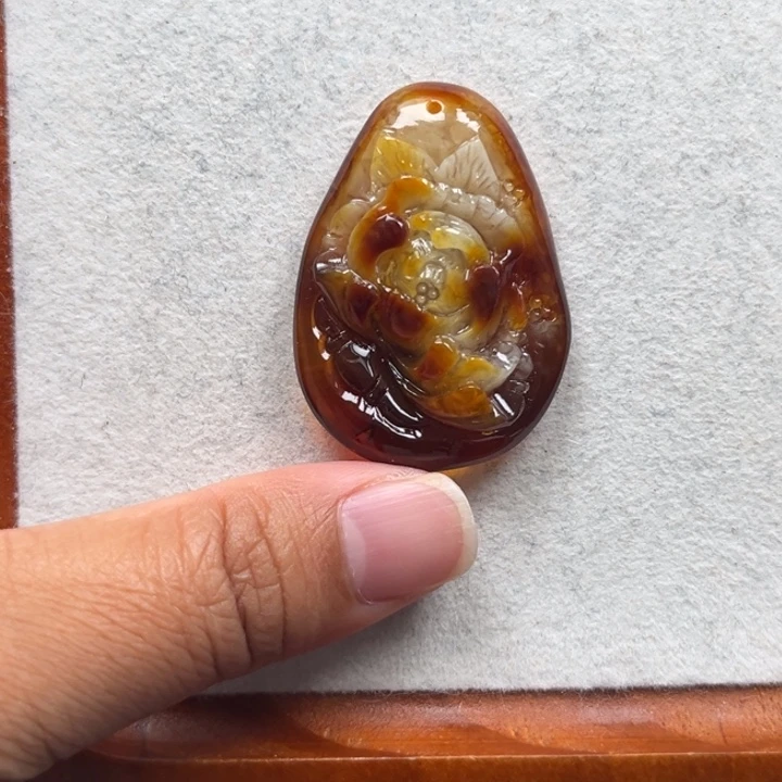 琥珀未镶嵌珠宝奇石M29号沁色牡丹