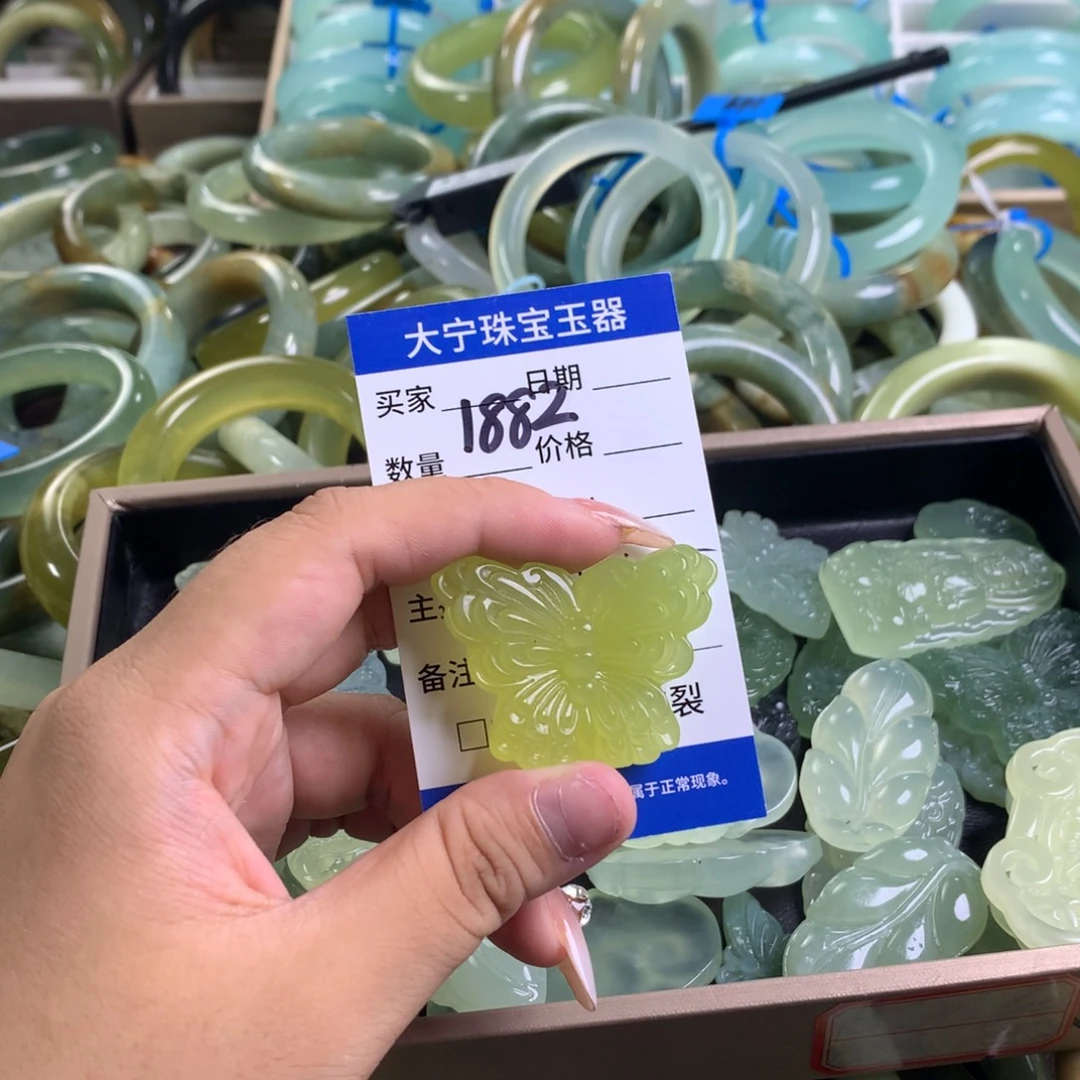 圈***芸未镶嵌蛇纹石玉颈饰1882