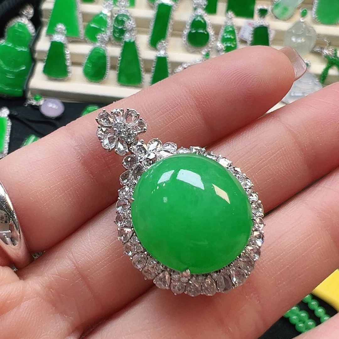 翡翠颈饰18K金镶嵌吊坠