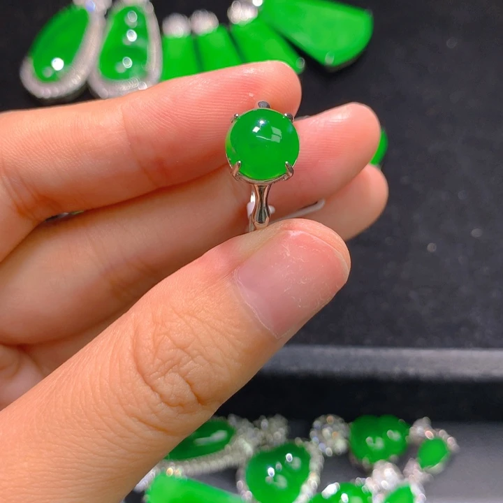 翡翠戒指银S925镶嵌一个