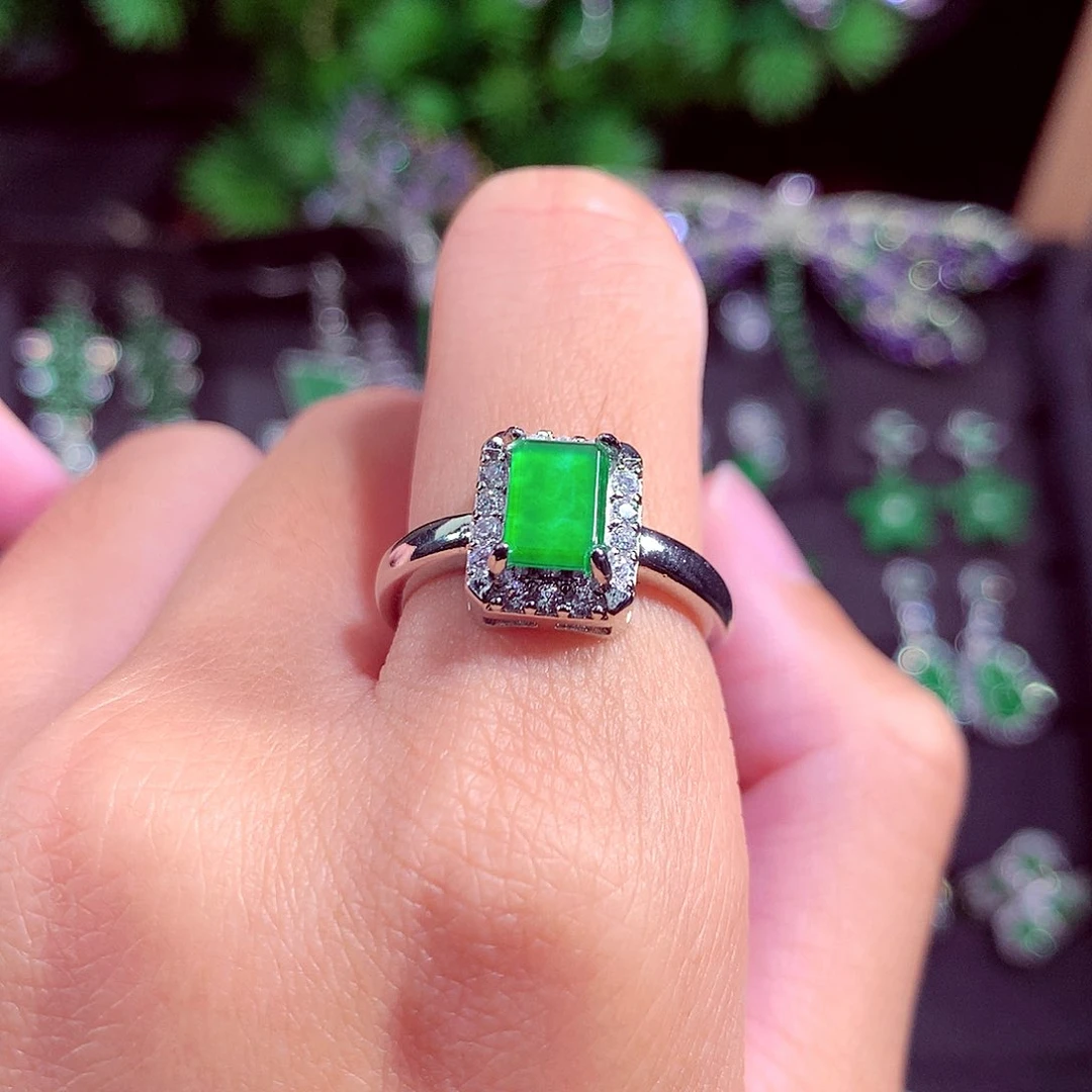 颈饰未镶嵌翡翠天然