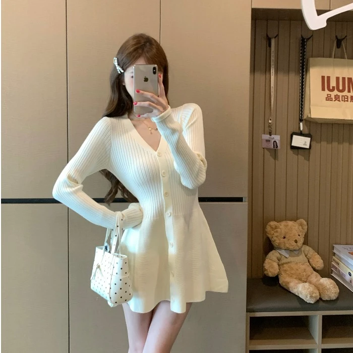 纯欲风气质V领长袖针织连衣裙女秋冬新款修身收腰A字裙短裙子