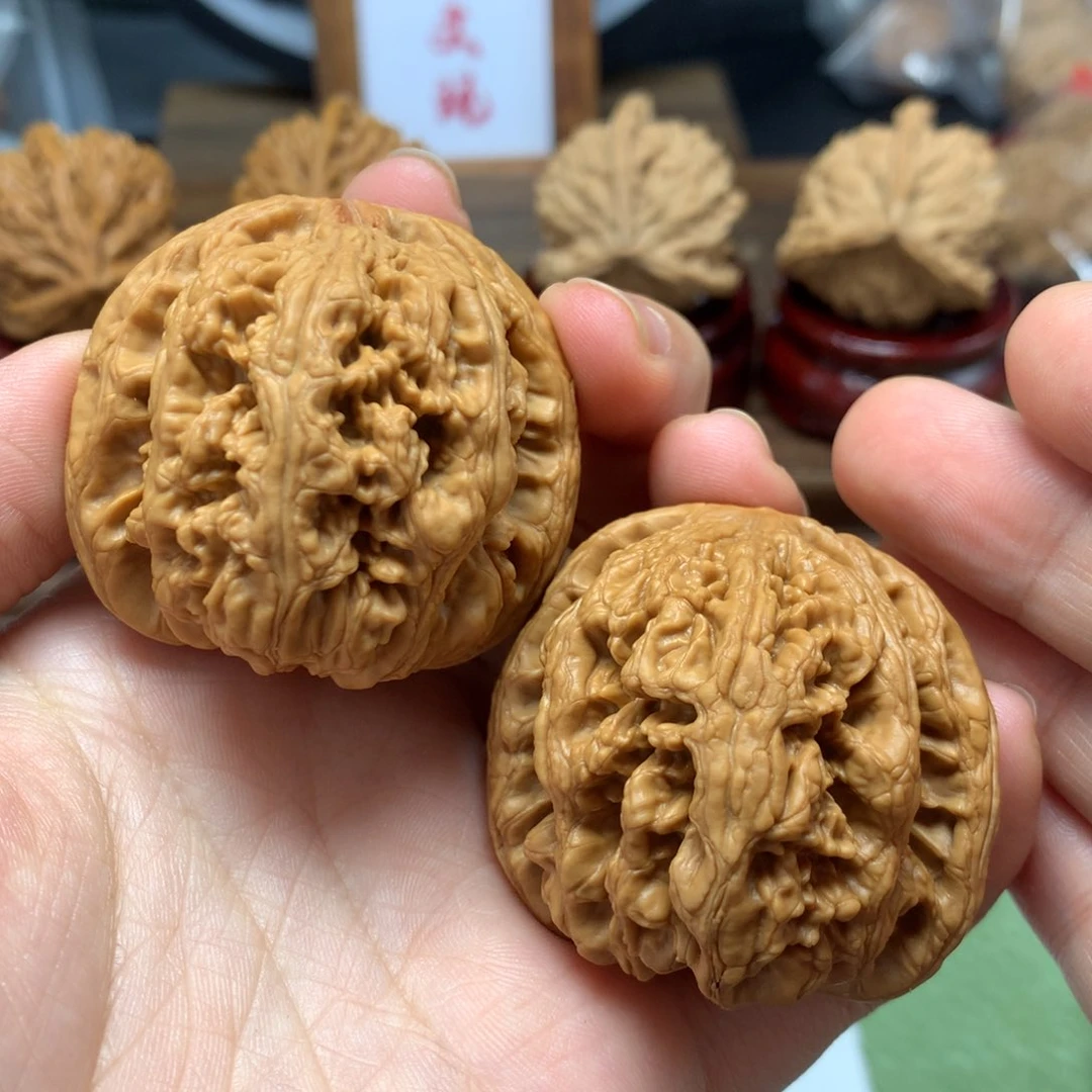 文玩核桃吊坠44粗筋