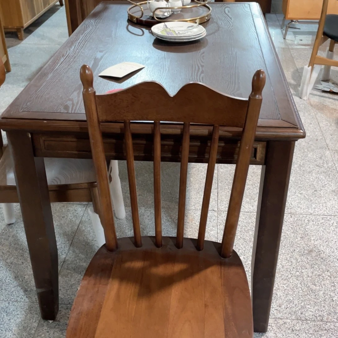 木一桌四椅，胡桃色，皇冠椅4把，桌子一张