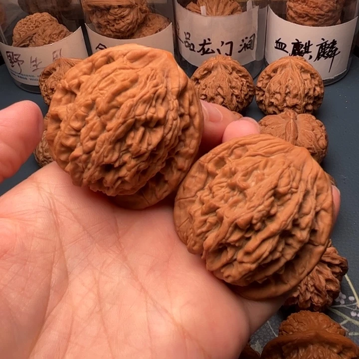 文玩核桃吊坠43虎头