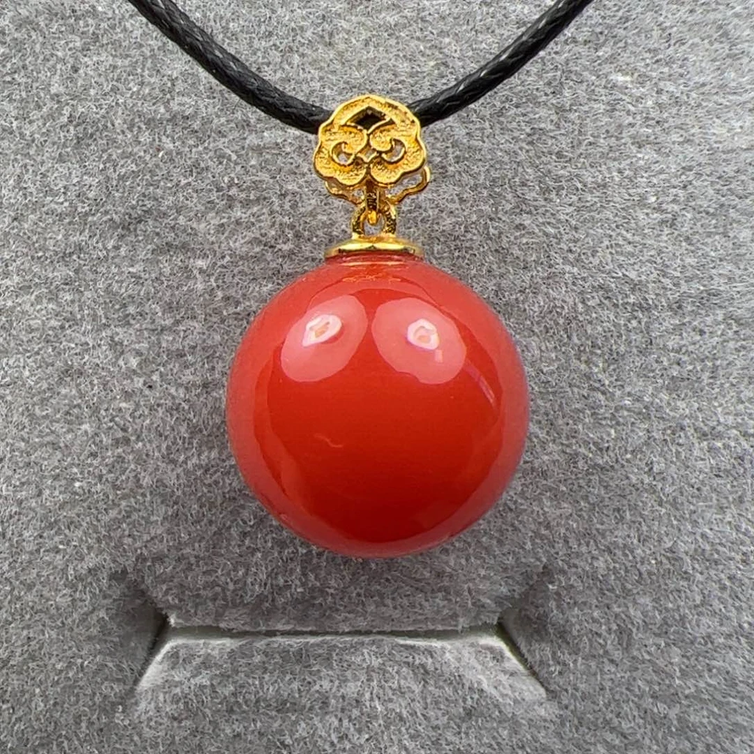 18K金镶嵌吊坠南红玛瑙