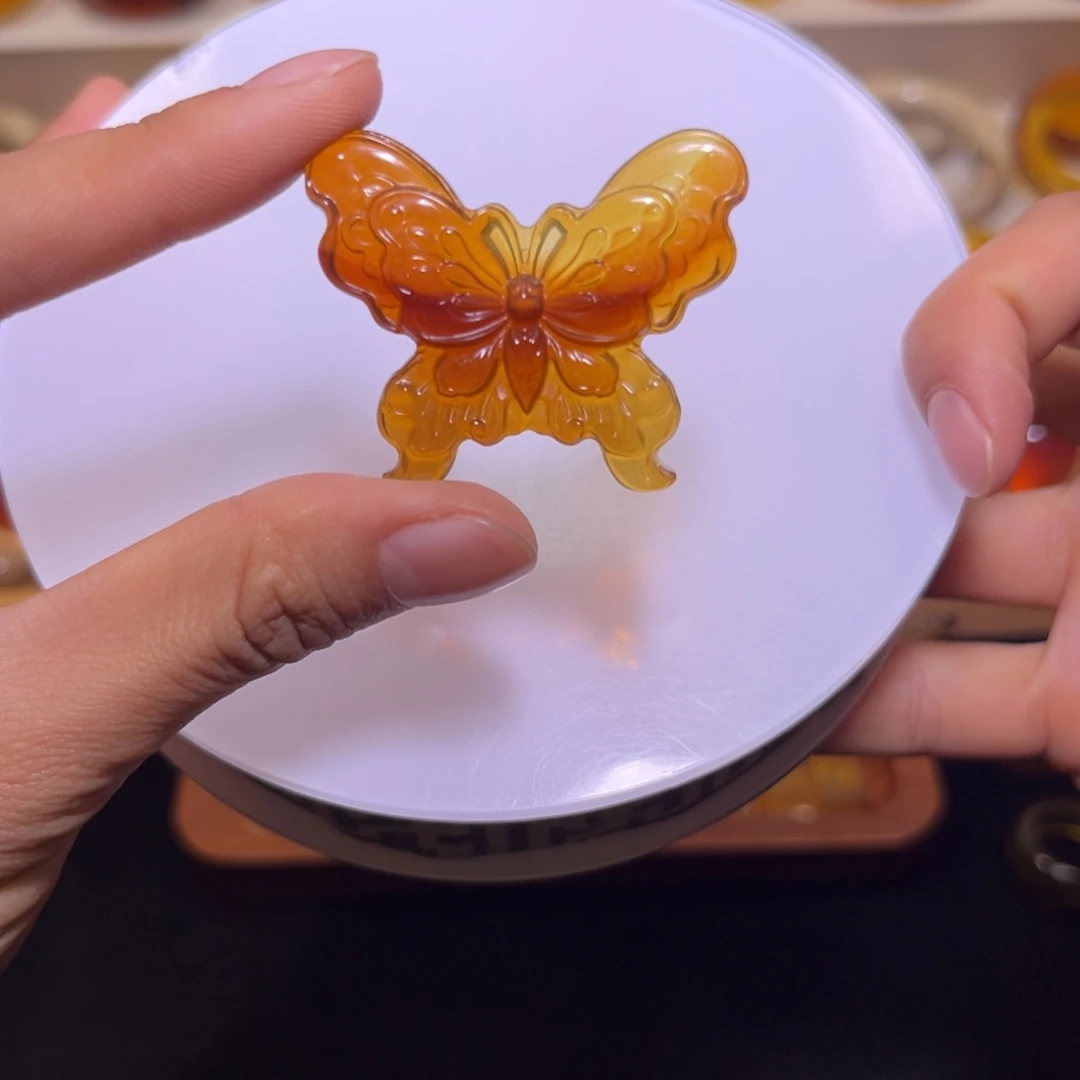 琥珀颈饰未镶嵌蝴蝶
