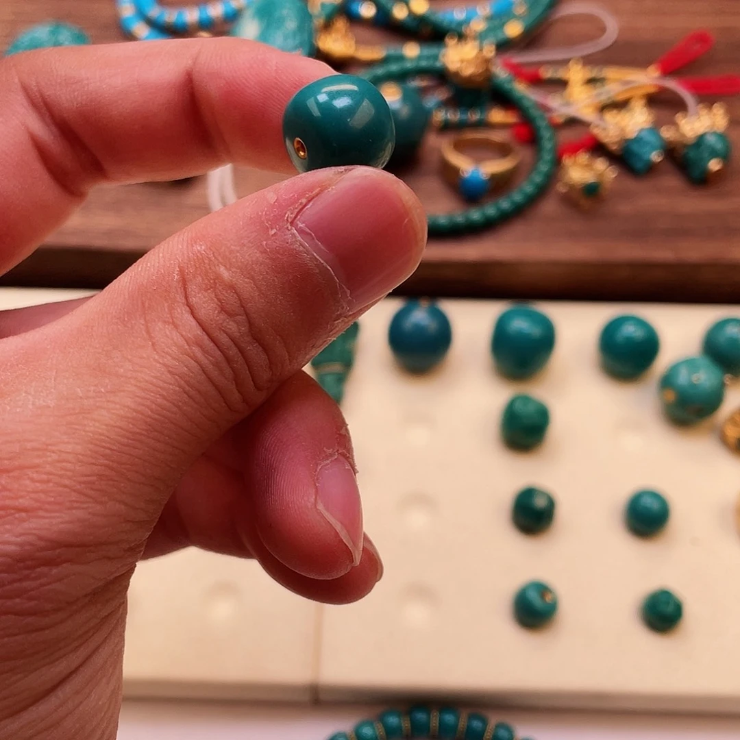 绿松石颈饰未镶嵌