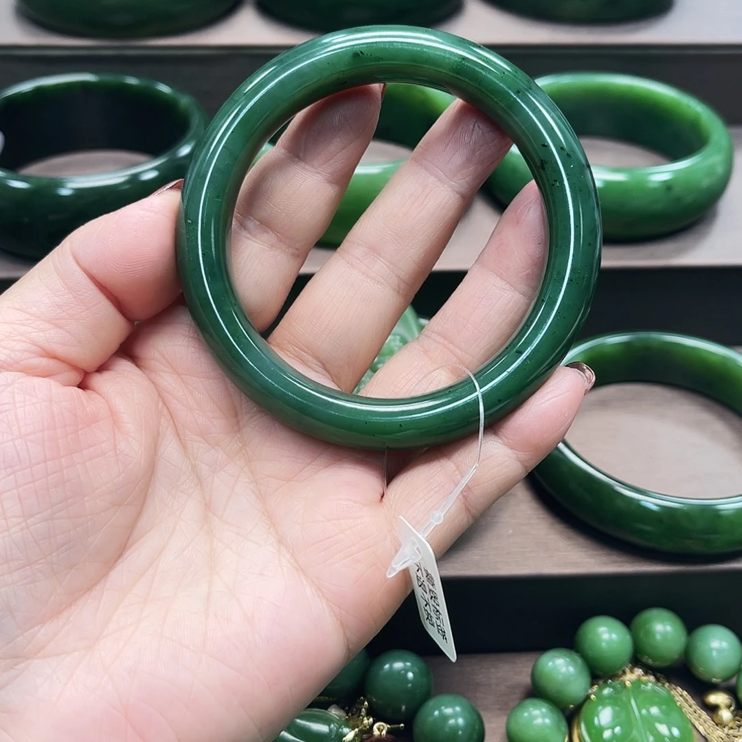和田玉（碧玉）未镶嵌手镯