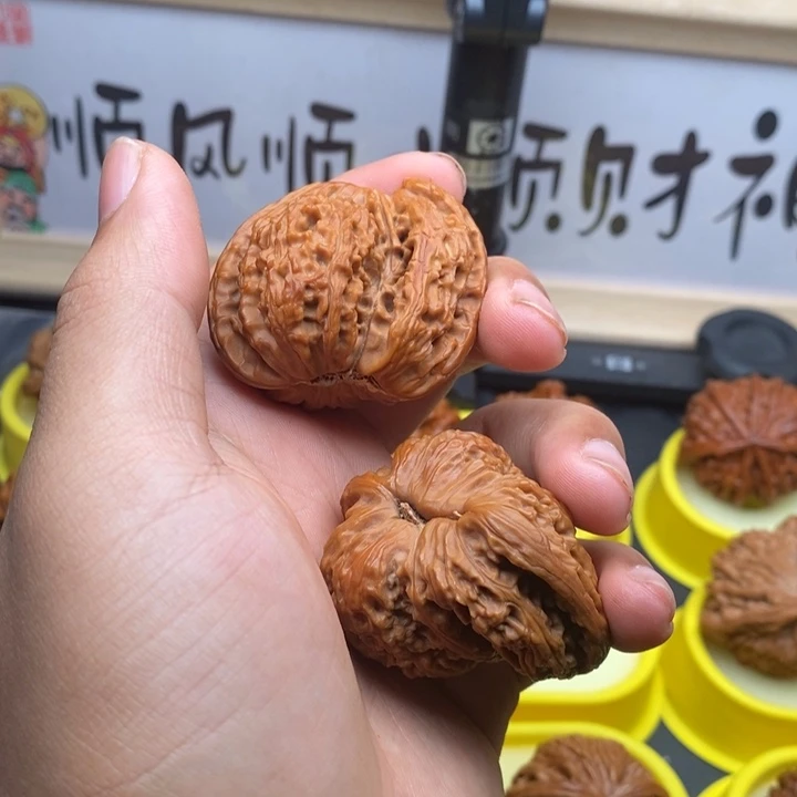 G***e文玩核桃把件47犀牛