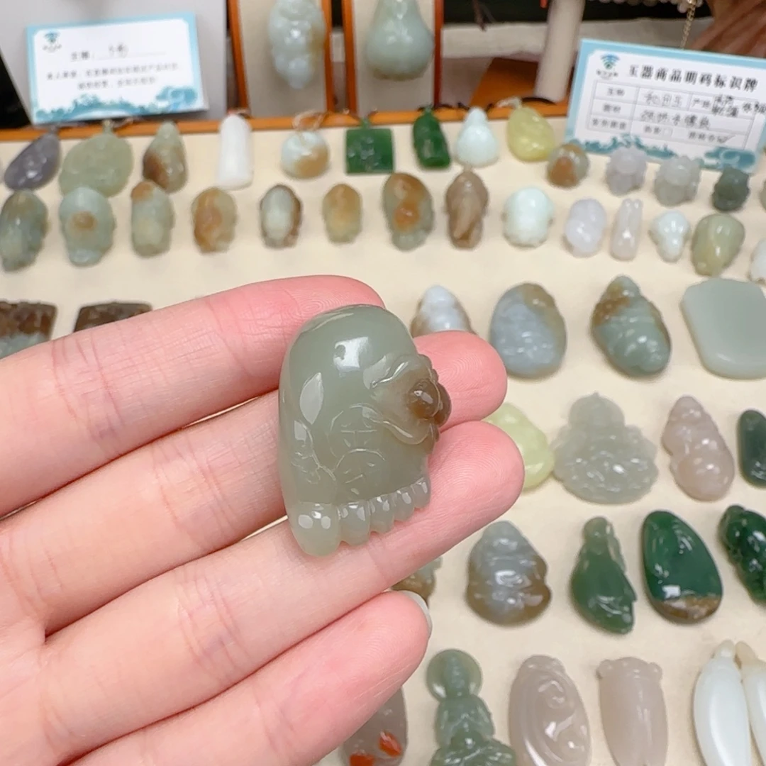 颈饰未镶嵌和田玉