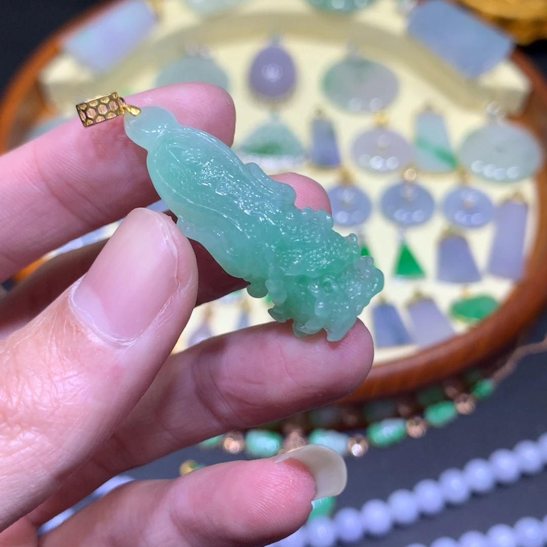 翡翠吊坠(不含链)18K金镶嵌