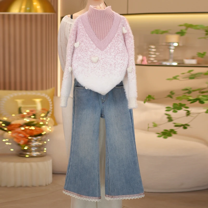 【闺蜜家】女童冬季2025新款时尚爱心毛衣+加绒微喇牛仔裤套装-9135