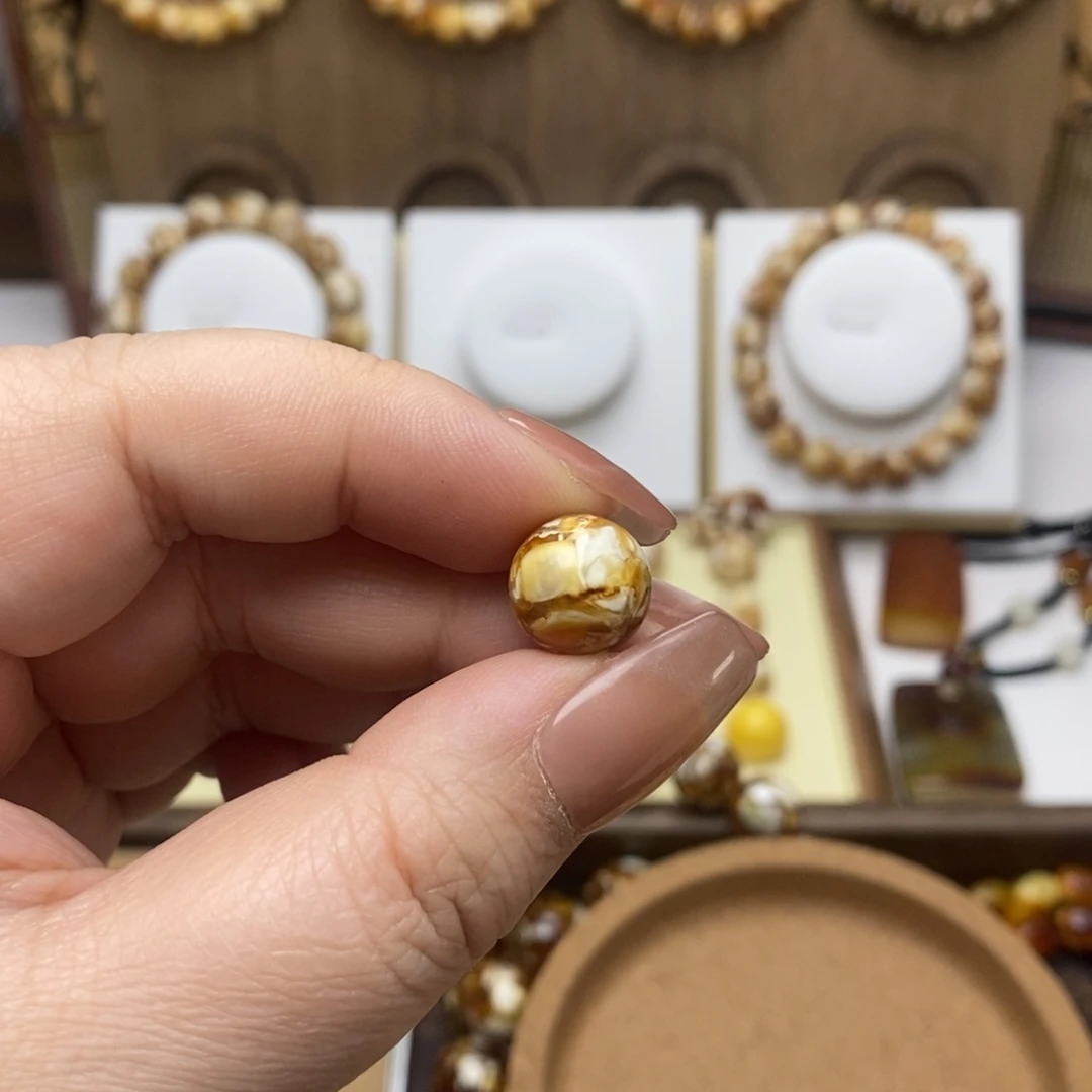 12mm沁色圆珠一颗