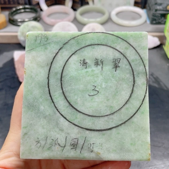 石英质玉未镶嵌手镯定制